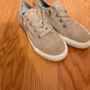 Blowfish Women’s Tan Sneakers 9.5M NWOB